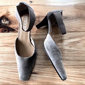 Moda Spana Suede Pumps
